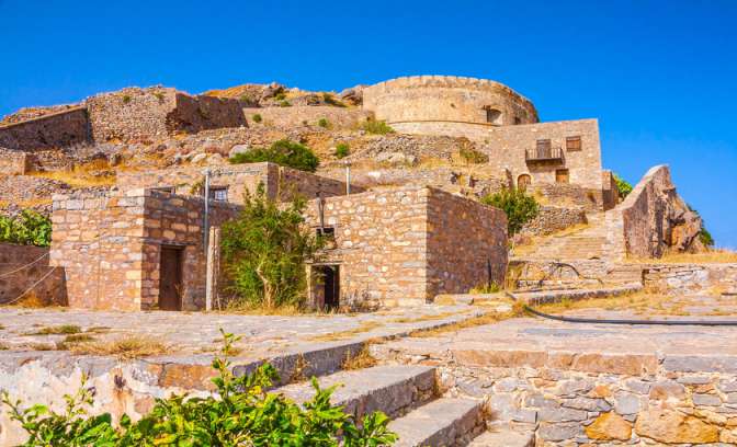Het eilandje Spinalonga voor de kust van Kreta