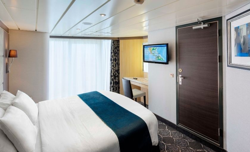  Allure of the seas aqua theatre suite AW