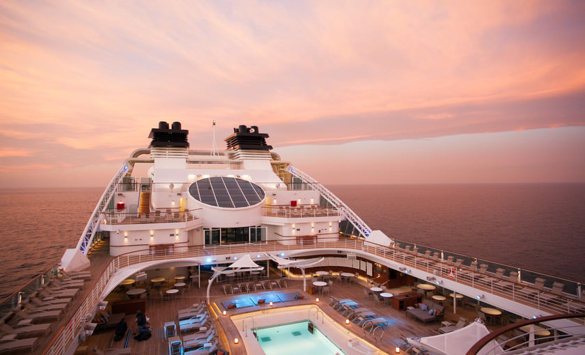 Seabourn Encore dek met pool