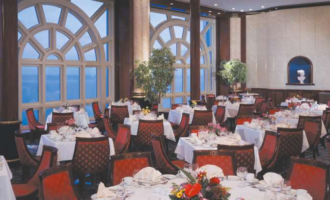 Het hoofdrestaurant op de Norwegian Spirit van NCL