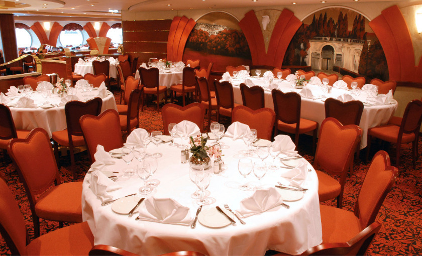 Een dinnerzaal op de MSC Orchestra