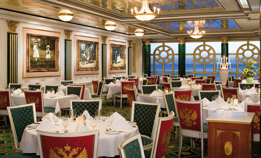 Hoofd eetzaal op de Norwegian Pearl van NCL