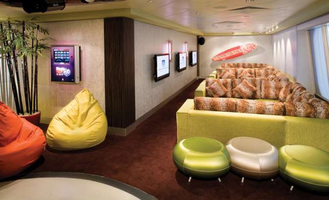 Een lounge op de Norwegian Gem van NCL