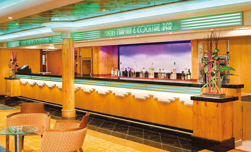 De mixers martini en cokctailbar op de Norwegian Jade van NCL