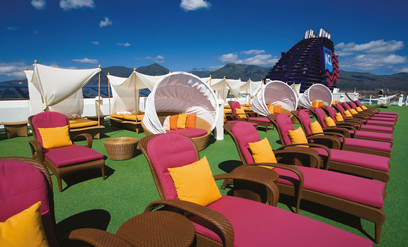 Een prive zonnedek op de Norwegian Jade van NCL