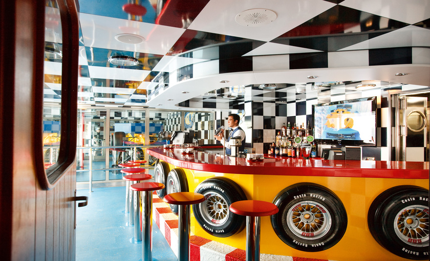 Een restaurant met race thema op de Costa Pacifica