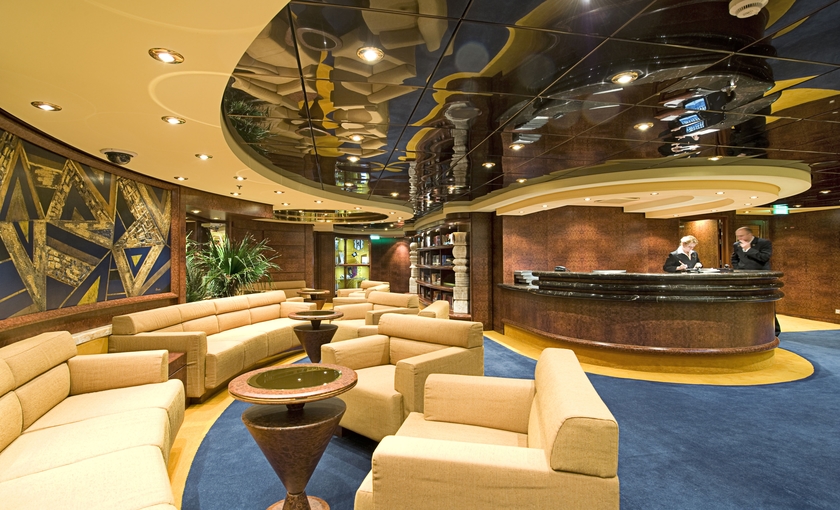 Yacht club lounge op de MSC Fantasia