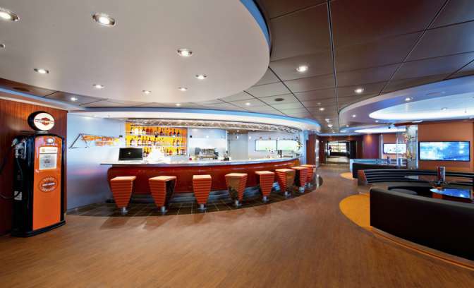 Een sport bar aan boord van de MSC Divina