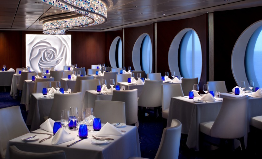 De eetzaal op de celebrity infinity