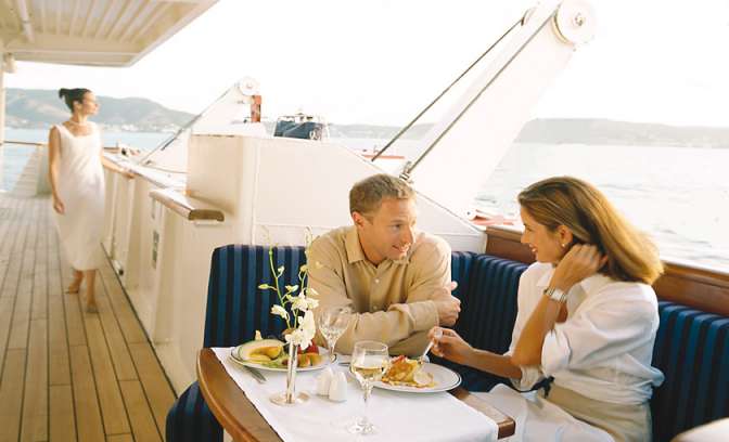 lunch aan boord van seadream deluxe rederij