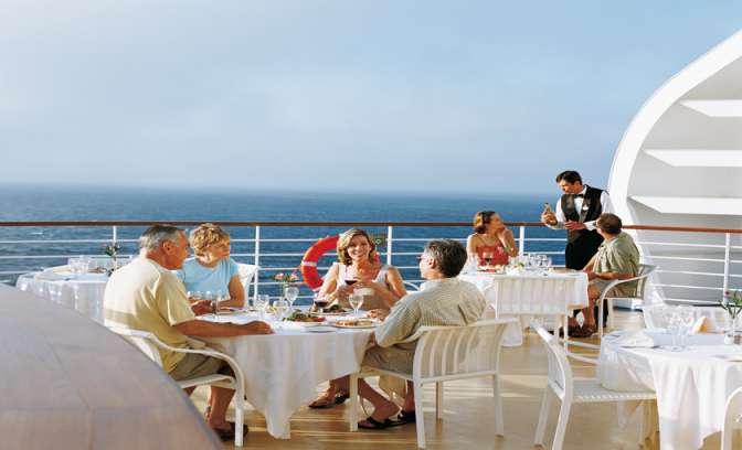Een terras op de Diamond Princess van Princess Cruises