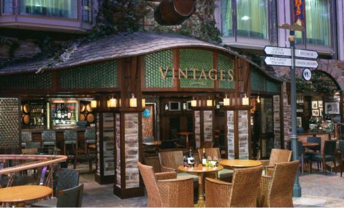 vintage wijn bar op de Mariner of the Seas